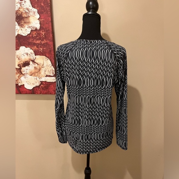 Under Armour Heat Gear base layer v-neck, long-sleeve Size: M - Picture 2 of 3